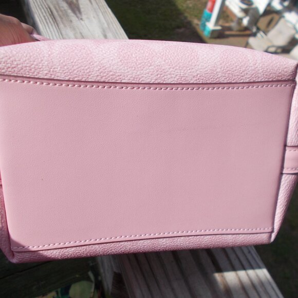 Coach City Bucket Bag in Signature Canvas – Powder Pink (CT800) - Picture 3 of 5